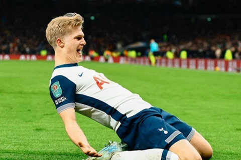 بمشاركة صلاح.. هدف متأخر يمنح توتنهام الفوز على ليفربول في كأس الرابطة